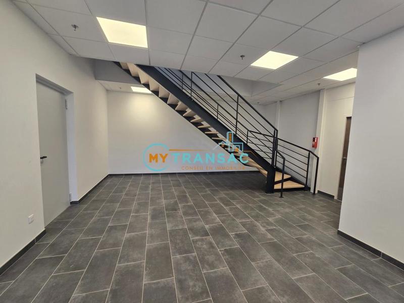 Entrepôt - 2 098 m²