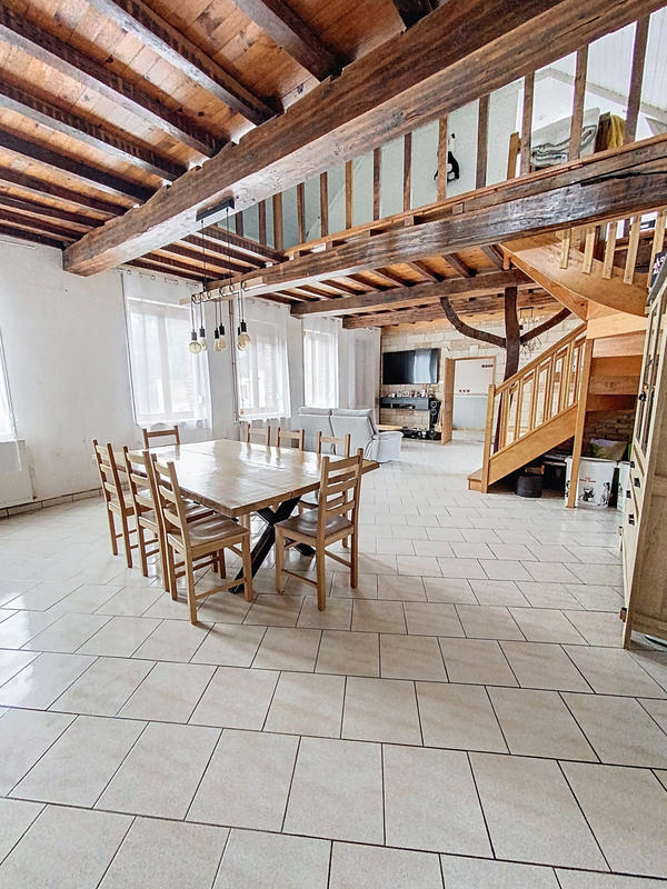 Maison - 220 m² - 9 pièces