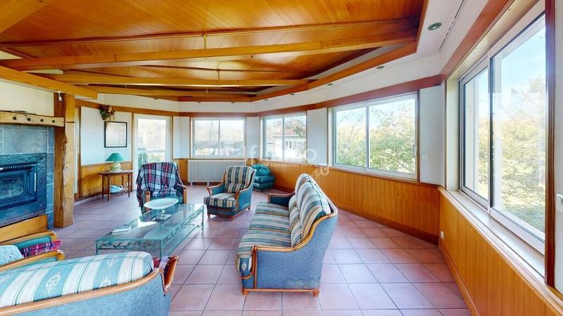 Demeure - 200 m² - 9 pièces