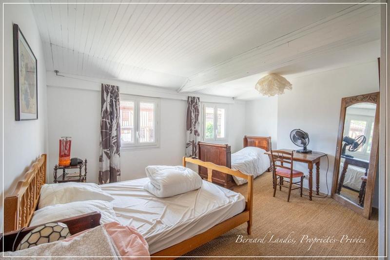 Maison - 218 m² - 9 pièces