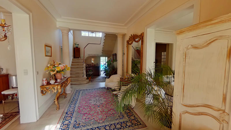 Maison - 290 m² - 9 pièces