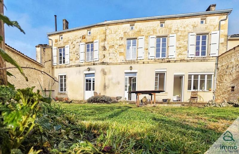 Maison de ville - 234 m² - 9 pièces