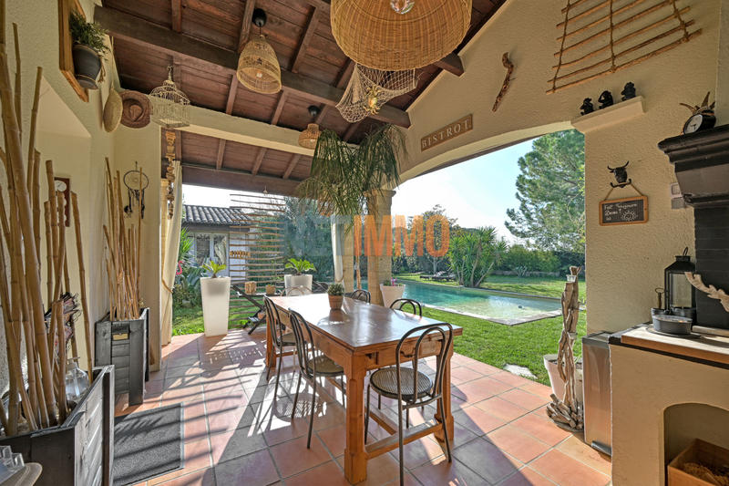 Villa - 215 m² - 8 pièces