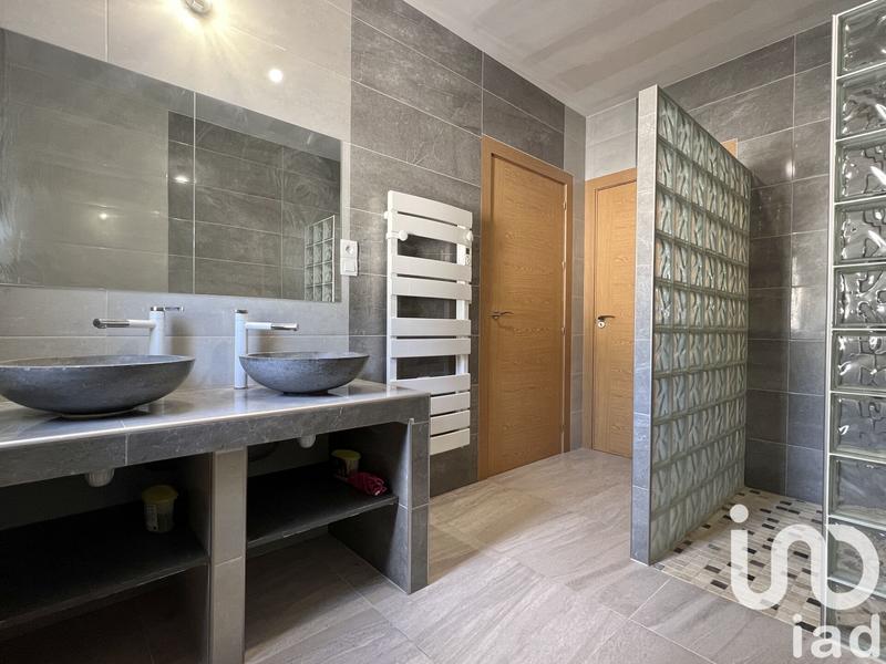 Maison - 200 m² - 8 pièces