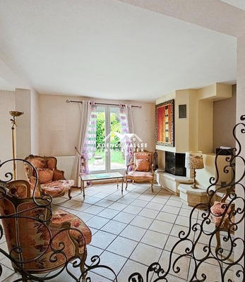 Maison - 255 m² - 7 pièces