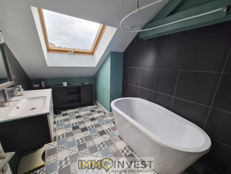 Appartement - 210 m² - 6 pièces