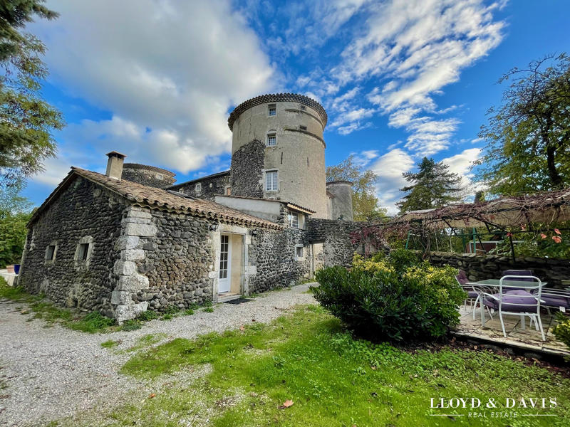 Château - 1 560 m² - 20 pièces