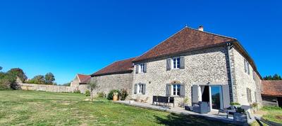 Corps de ferme - 368 m² - 11 pièces