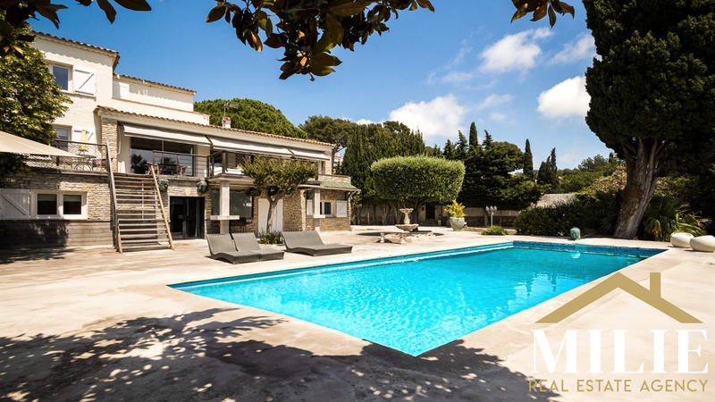 Villa - 350 m² - 8 pièces