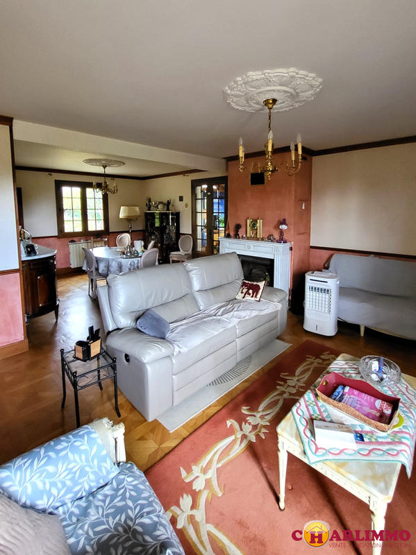 Maison traditionnelle - 181 m² - 6 pièces