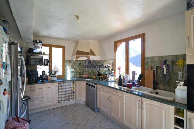 Maison traditionnelle - 202 m² - 8 pièces