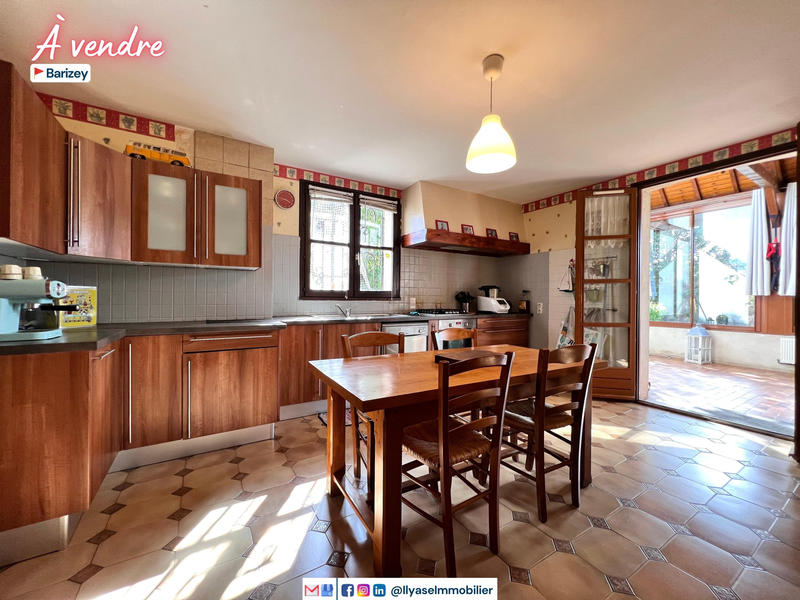 Maison - 289 m² - 10 pièces