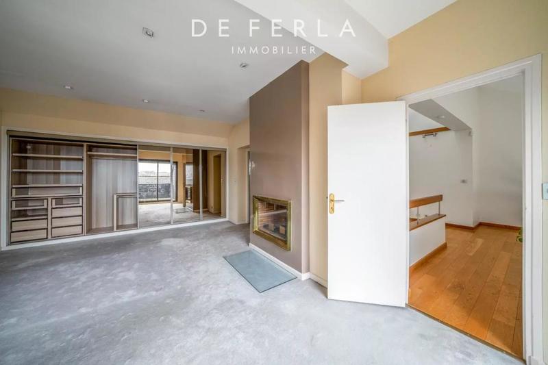 Maison - 239 m² - 7 pièces