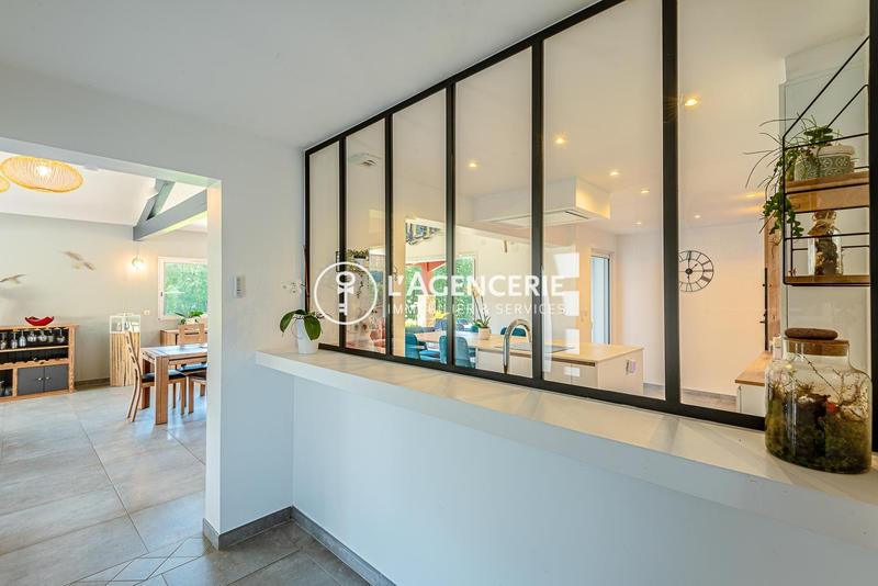 Maison - 220 m² - 5 pièces