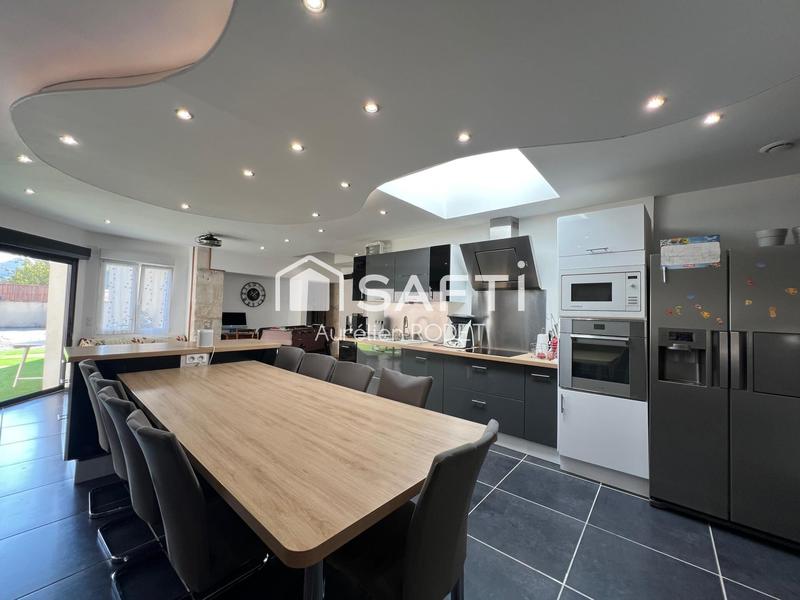 Maison - 151 m² - 7 pièces