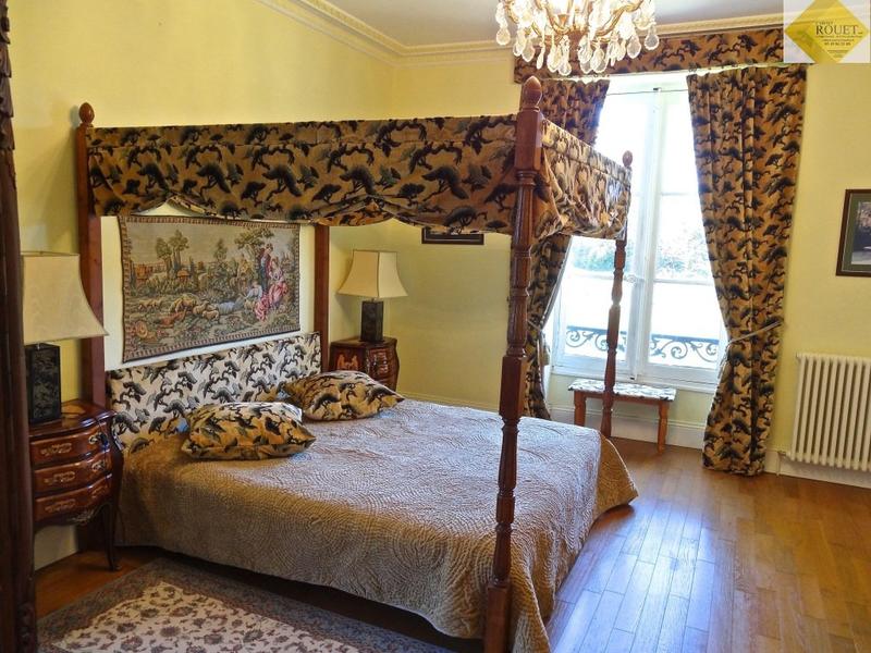 Château - 1 169 m² - 15 pièces