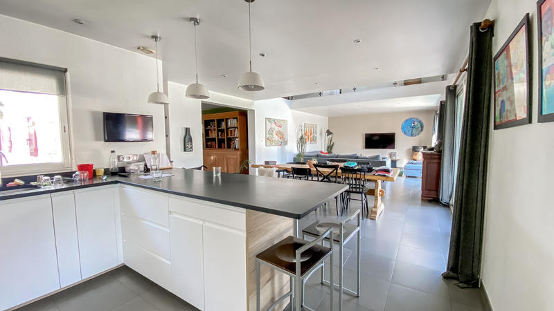 Maison - 250 m² - 7 pièces