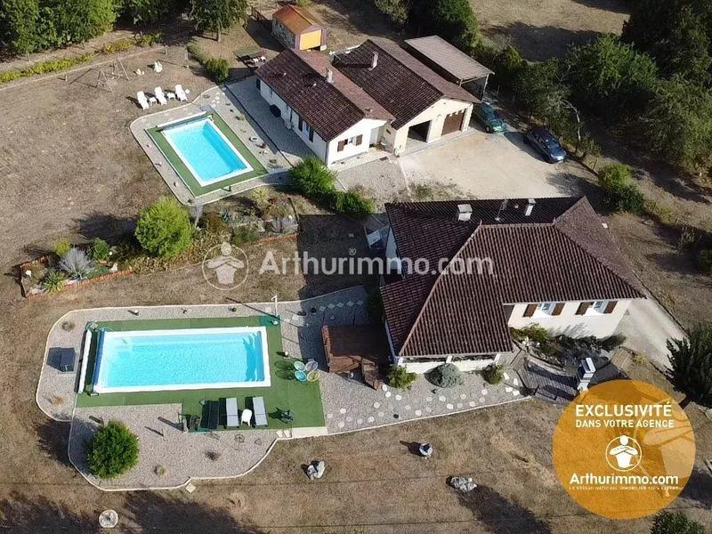 Maison - 239 m² - 8 pièces