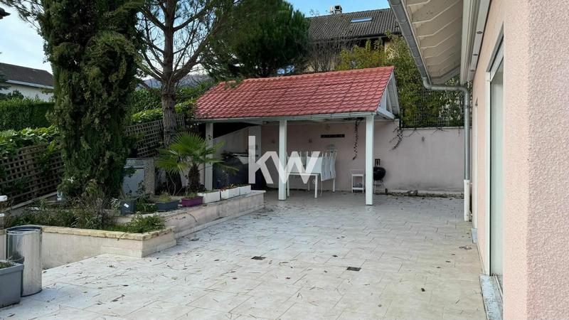 Maison - 227 m² - 8 pièces