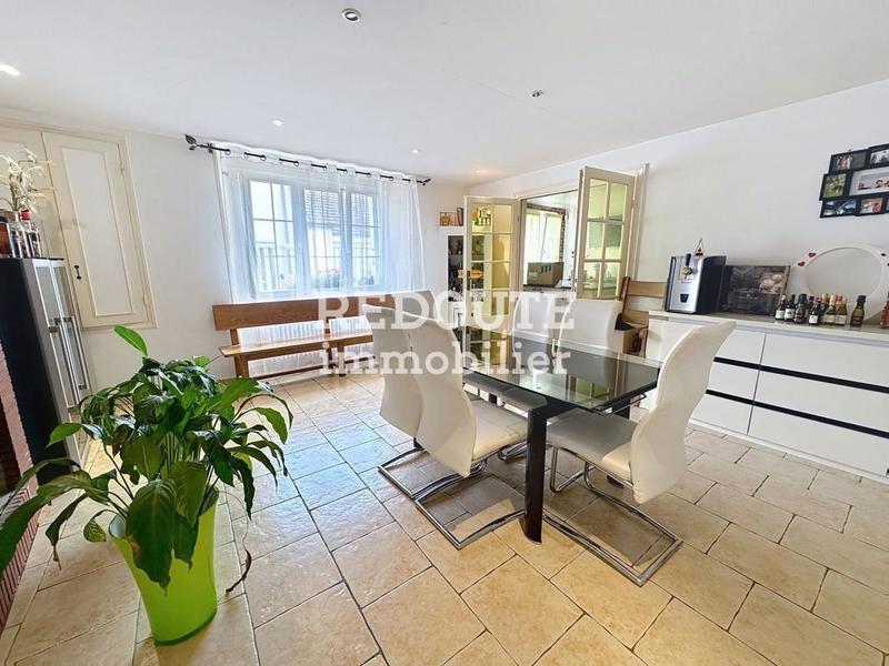 Maison - 199 m² - 7 pièces