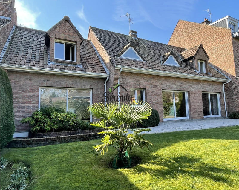 Maison - 198 m² - 8 pièces