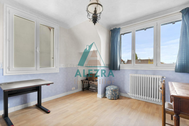 Maison - 180 m² - 7 pièces