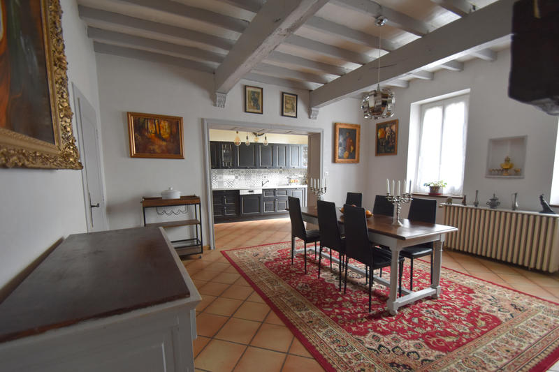 Maison - 300 m² - 8 pièces