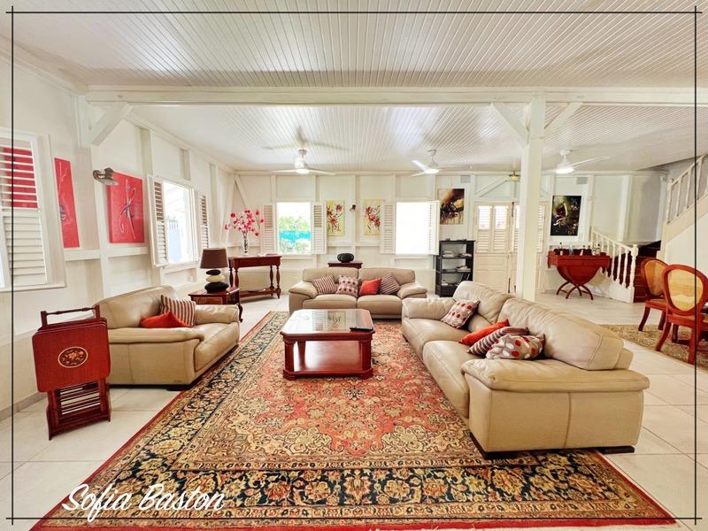 Maison - 231 m² - 7 pièces