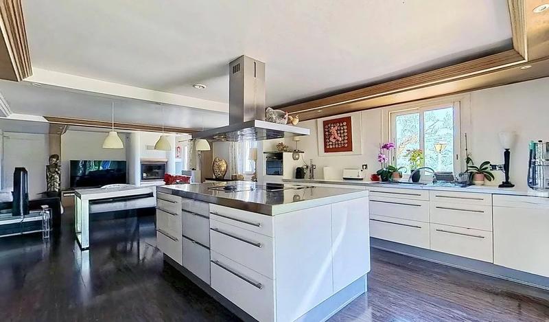 Appartement - 202 m² - 6 pièces