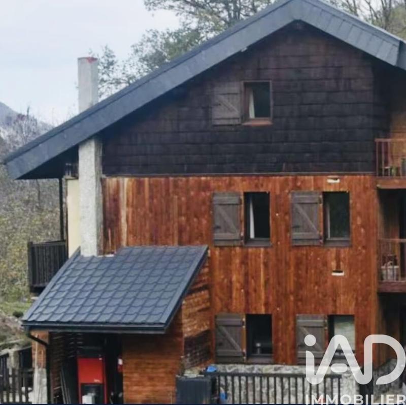 Maison - 300 m² - 9 pièces