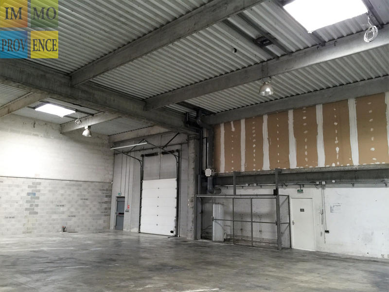 Entrepôt - 815 m²