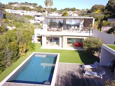 Maison - 301 m² - 9 pièces