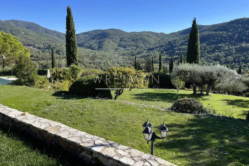 Villa - 192 m² - 9 pièces