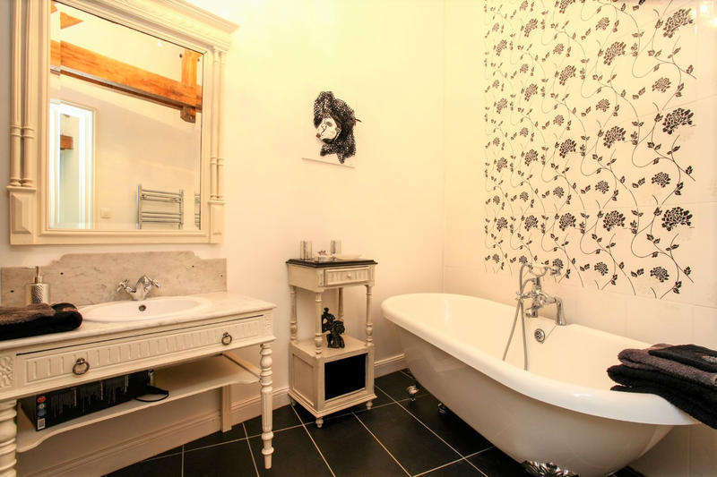 Maison - 357 m² - 16 pièces