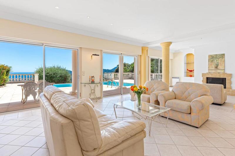 Villa - 284 m² - 6 pièces