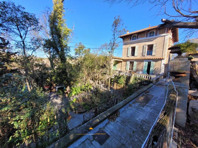 Maison - 225 m² - 10 pièces