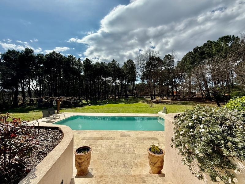 Maison - 222 m² - 6 pièces