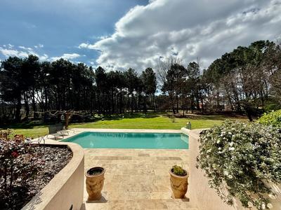 Maison - 222 m² - 6 pièces