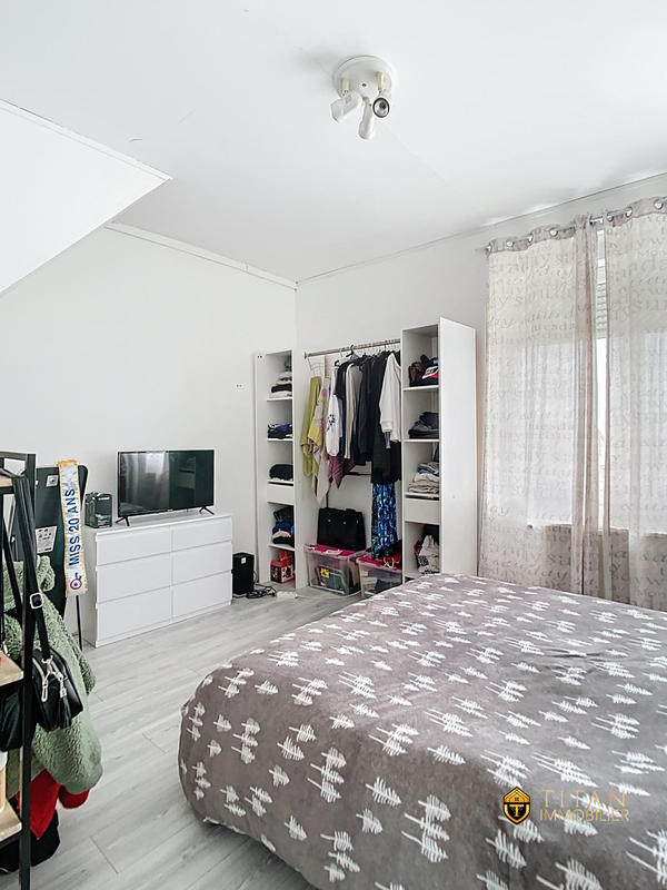 Maison traditionnelle - 202 m² - 7 pièces