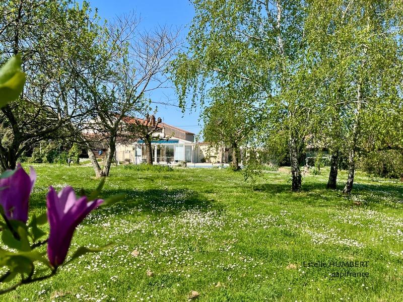 Maison - 205 m² - 10 pièces