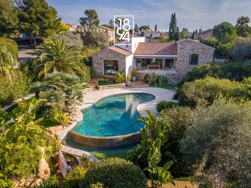 Maison - 180 m² - 6 pièces