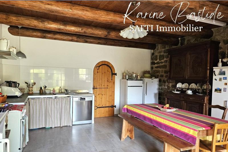 Maison - 225 m² - 14 pièces