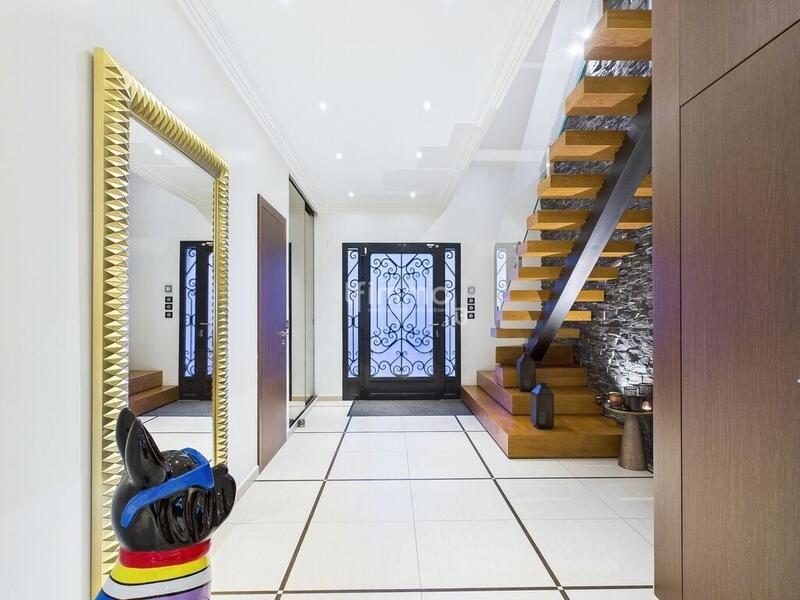 Maison - 378 m² - 7 pièces