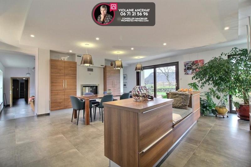 Maison - 320 m² - 7 pièces