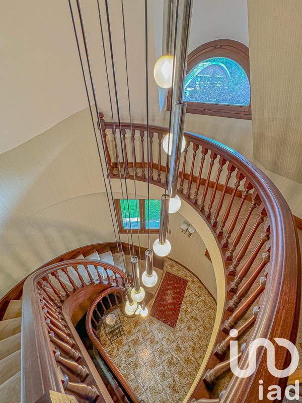 Maison - 333 m² - 8 pièces