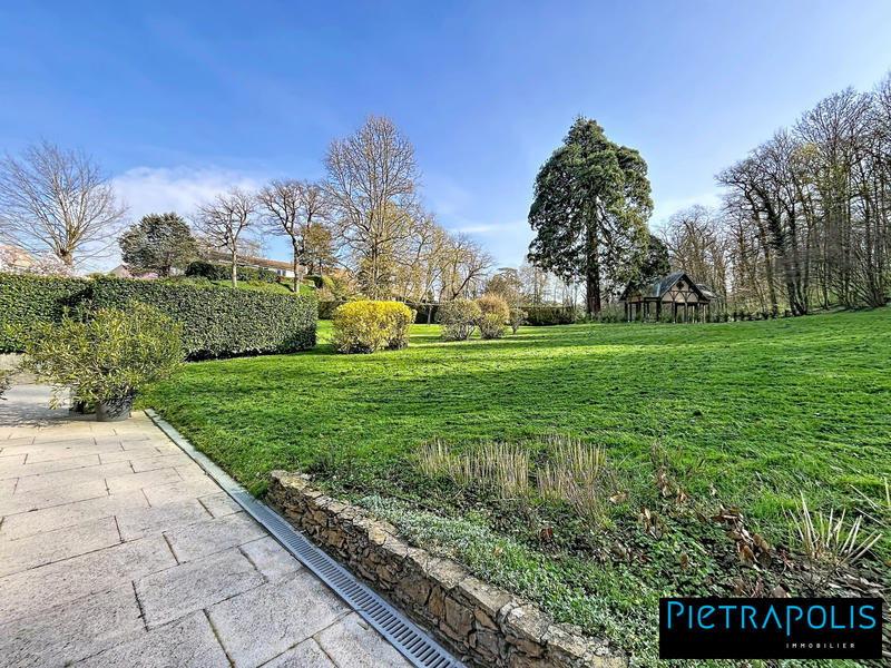 Maison - 224 m² - 7 pièces