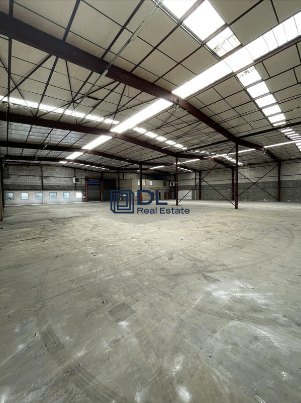 Entrepôt - 1 664 m²