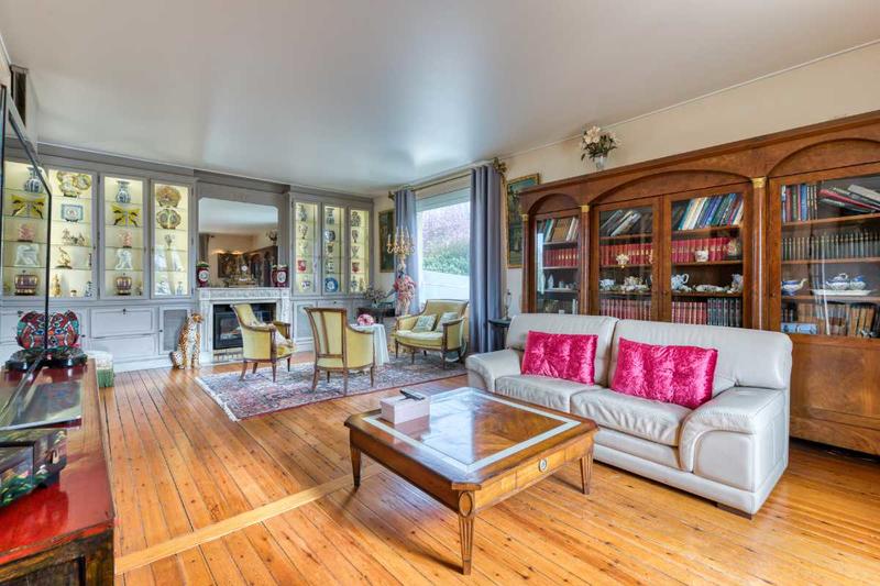 Maison - 223 m² - 10 pièces