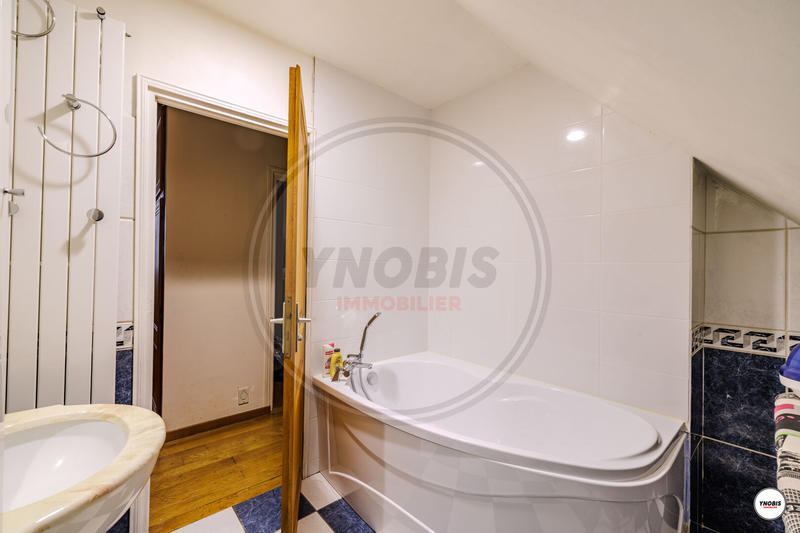 Maison - 256 m² - 9 pièces