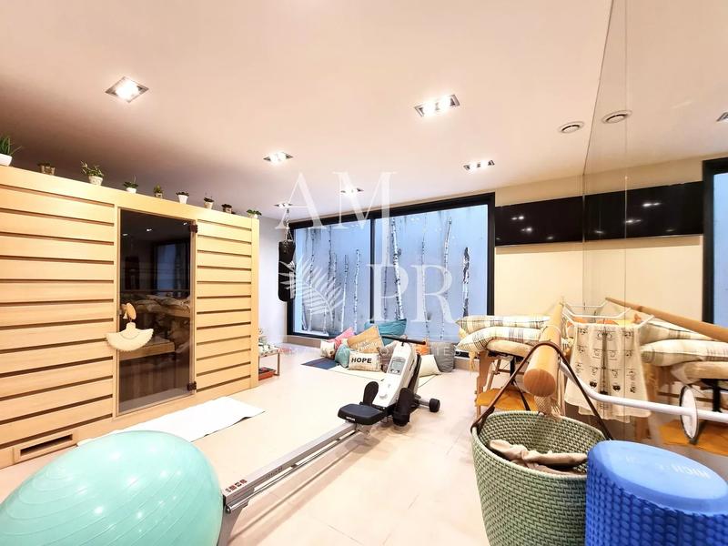 Maison - 370 m² - 8 pièces